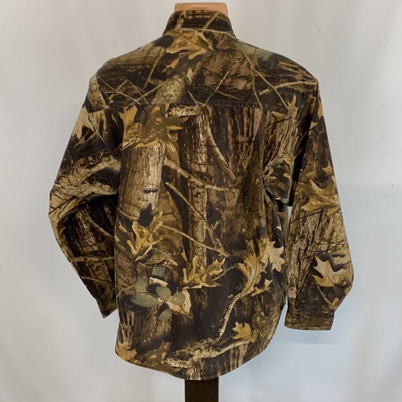 Columbia long sleeve button down collar camo shirt.  M - Picture 6 of 7